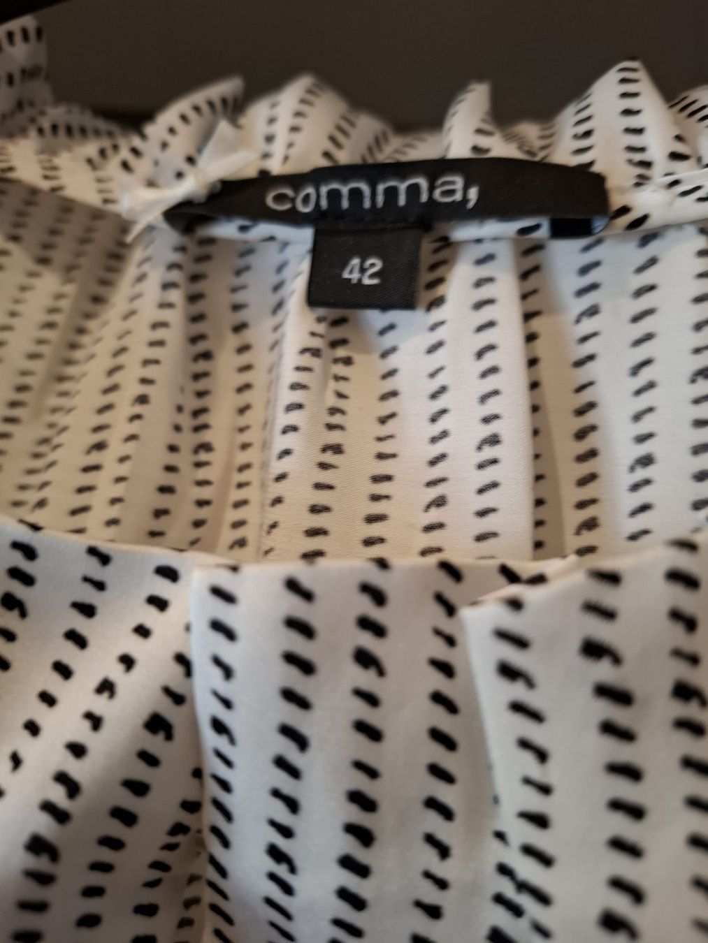 Comma Blusen: Bluse comma, gestreift, Grösse 42, guter Zustand – Neu (gemäss Beschreibung) aus Möriken AG von Ubaumi 1