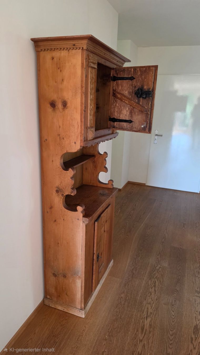 Armadi: Antiker Schrank – Usato da Thun venduto da Jelly 2