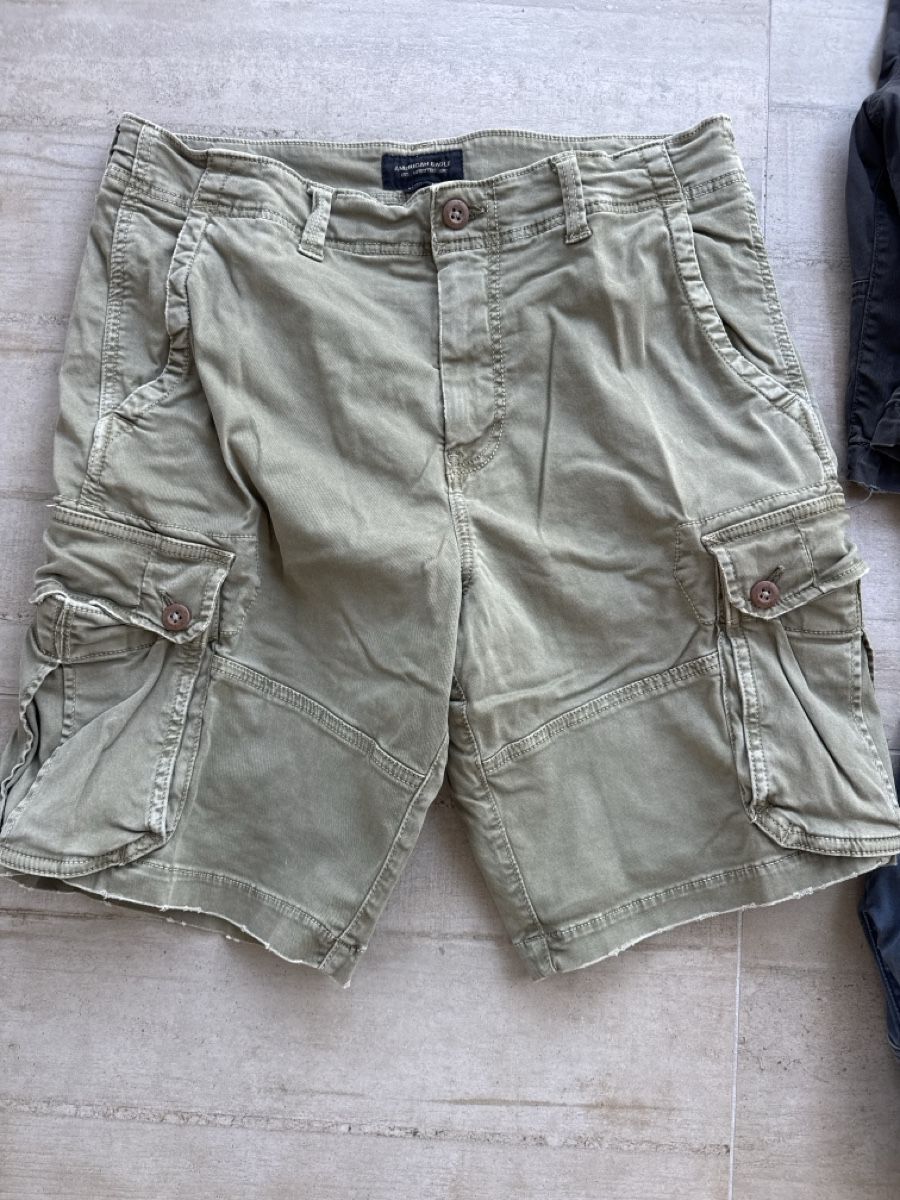 American Eagle Pantaloni: 3 Stk American Eagle Shorts Grösse 36  – Usato da Unterägeri venduto da fisch67 1