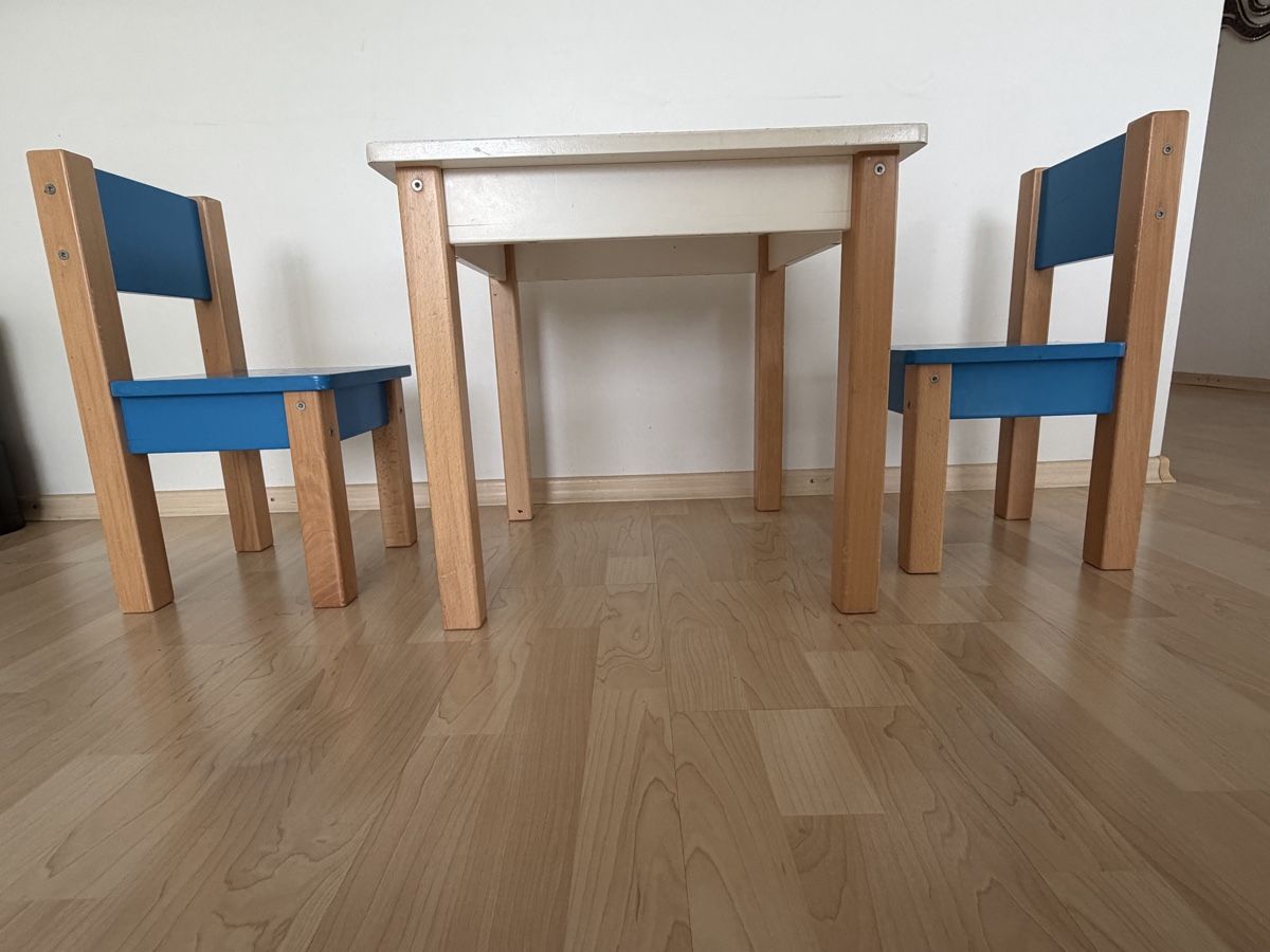 Set de table et chaises: Kinder Tisch-Set mit 2 Stühlen – D'occasion à Glattpark(Opfikon) par Dimitri.rossier 1