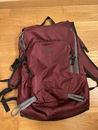 Schöner Wanderrucksack bordeaux