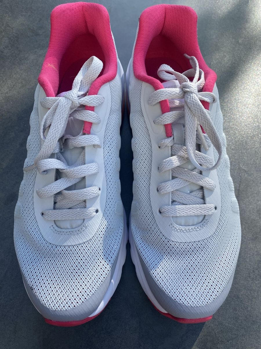 Nike Scarpe da donna: NIKE TURNSCHUHE Grösse 40.5 – Usato da Buochs venduto da mel_dc2n