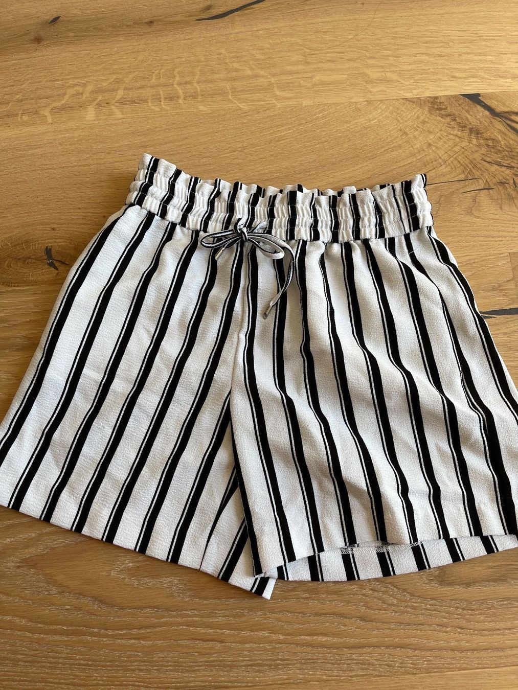 Only Pantaloni: Short – Usato da Courfaivre venduto da ame_d67y