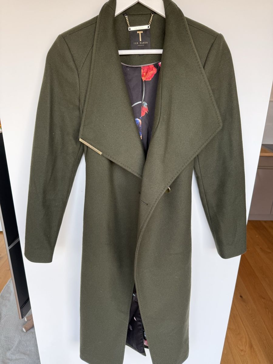 Cappotti: Ted Baker Mantel – Usato da Küsnacht ZH venduto da rot_9jbx