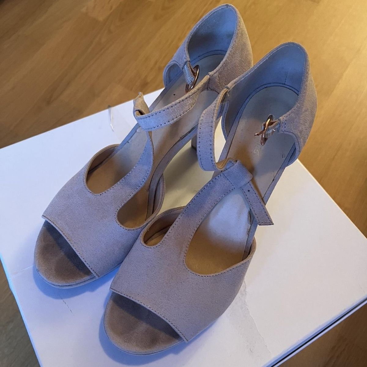 Graceland Scarpe da donna: cream heels – Usato da Luzern venduto da janine_l 1