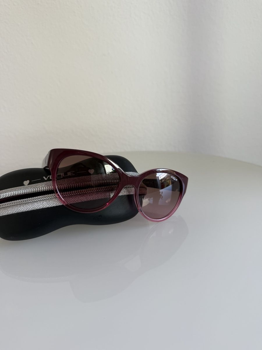 Vogue Brillen & Gläser: Lunettes de soleil VOGUE – Gebraucht aus Cressier FR von Kvito4ka 7