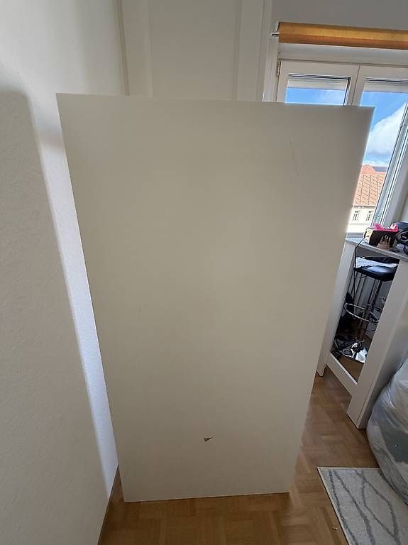 Scrivanie: IKEA Linnmon Tisch mit 2 Beinen – Usato da Bern venduto da Oliviadewi 1