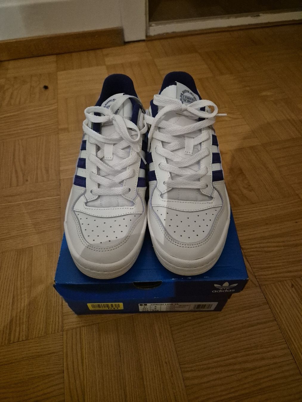 Scarpe da uomo: Adidas Forum Low T.39.5 – Nuovo e nell'imballaggio originale da Neuchâtel venduto da manelm13