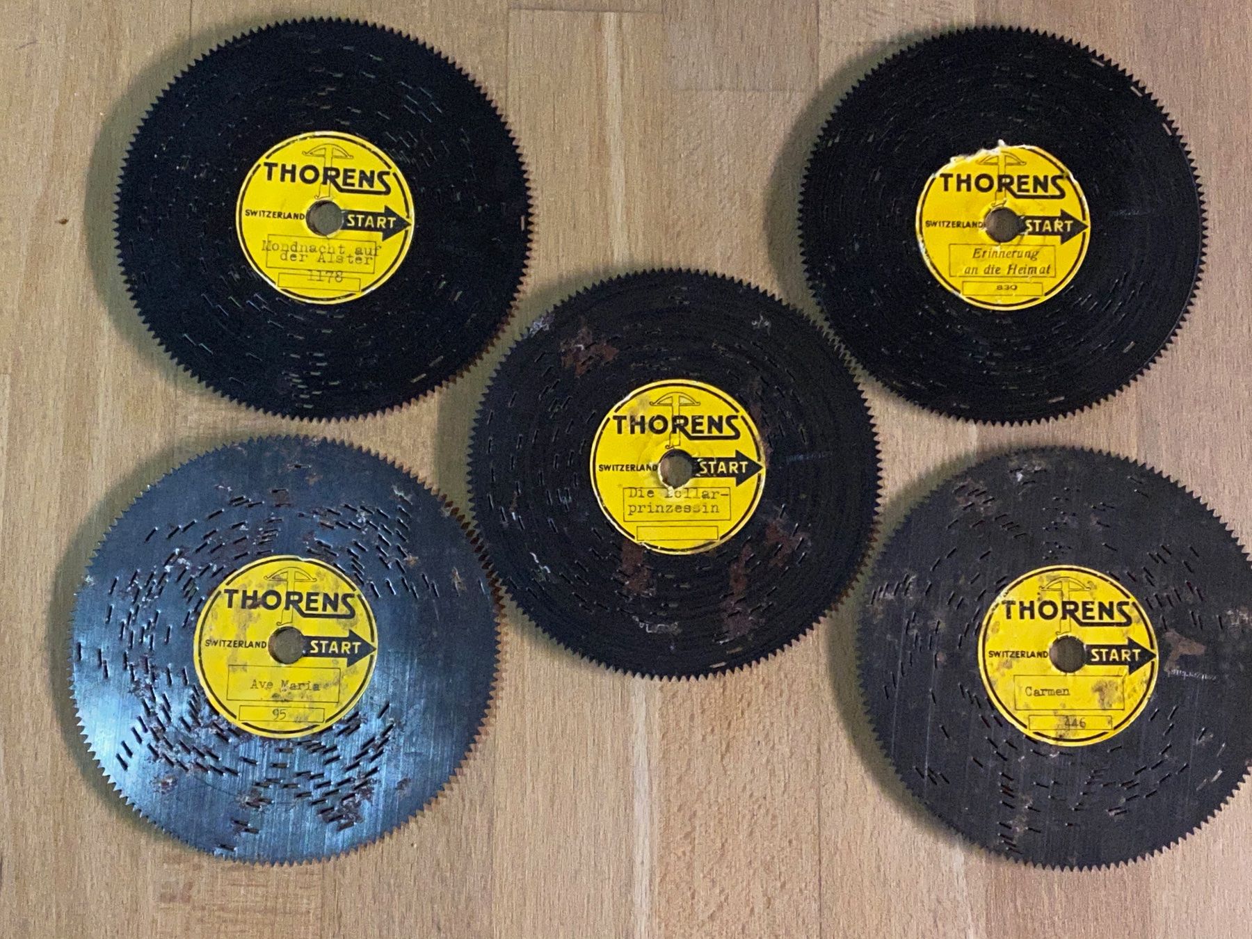 Thorens Spieldosen: THORENS POLYPHON ANTIKE SPIELBOX MIT 9 METALL LOCHPLATTEN – Gebraucht aus Vorderthal von cgar2009 7