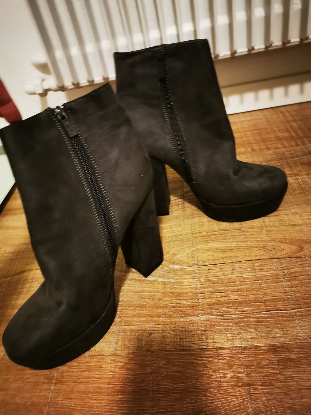 Scarpe da donna: Winter Stiefeletten Wildleder grau, Blockabsatz Gr. 39 – Nuovo (secondo la descrizione) da Balsthal venduto da Leila_Luna 7