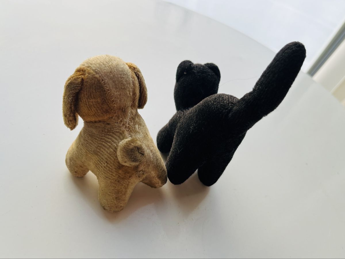 Statuette: 2 antike Stofftiere Hund & Katze, Vintage – Usato da St. Gallen venduto da reg_f8h8 1