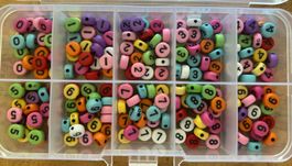 Bastelperlen Box Zahlen bunt, ca 200 Stück