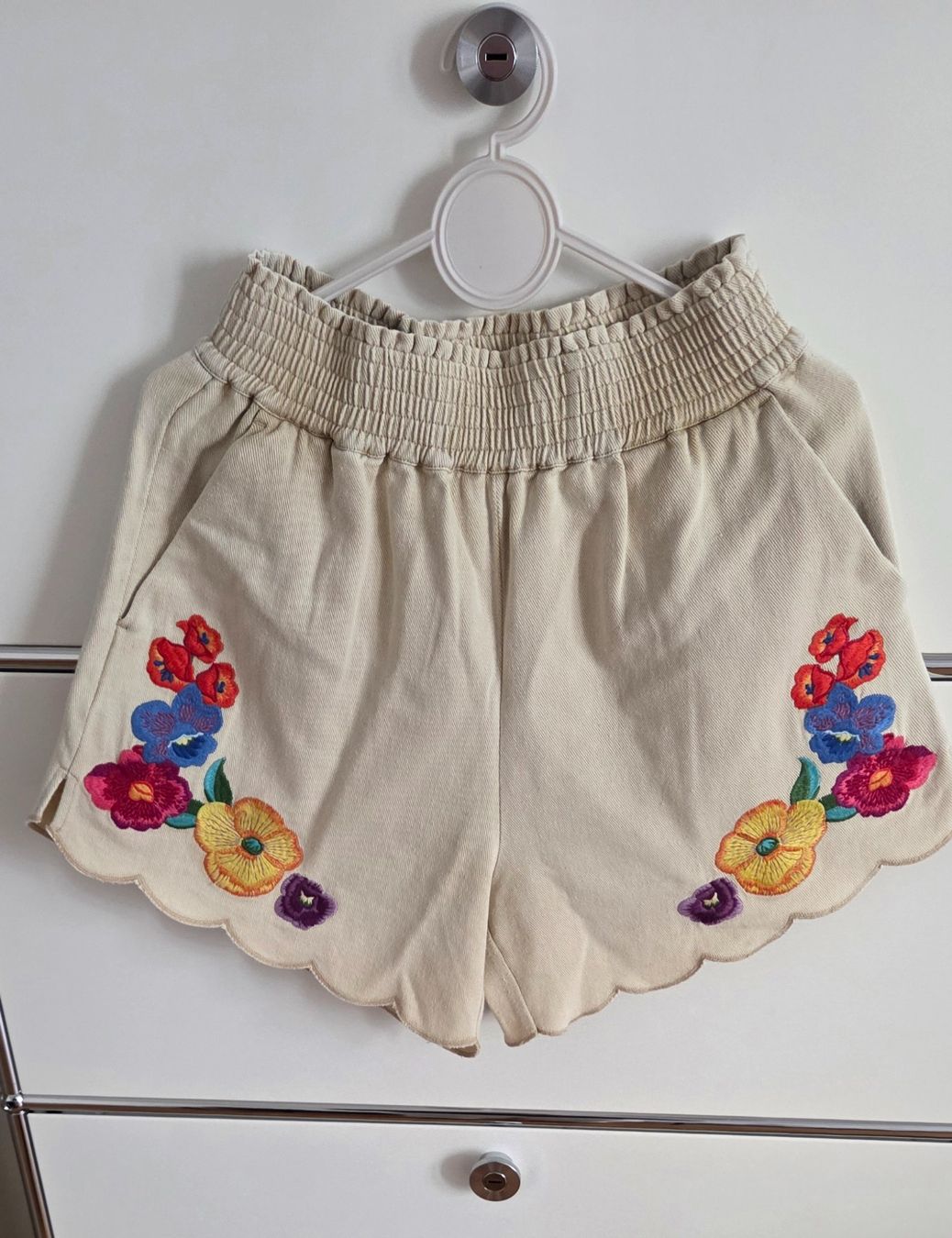 Twinset Pantaloni: TWIN SET - Shorts mit Stickerei – Usato da Zürich venduto da Nala2811 6