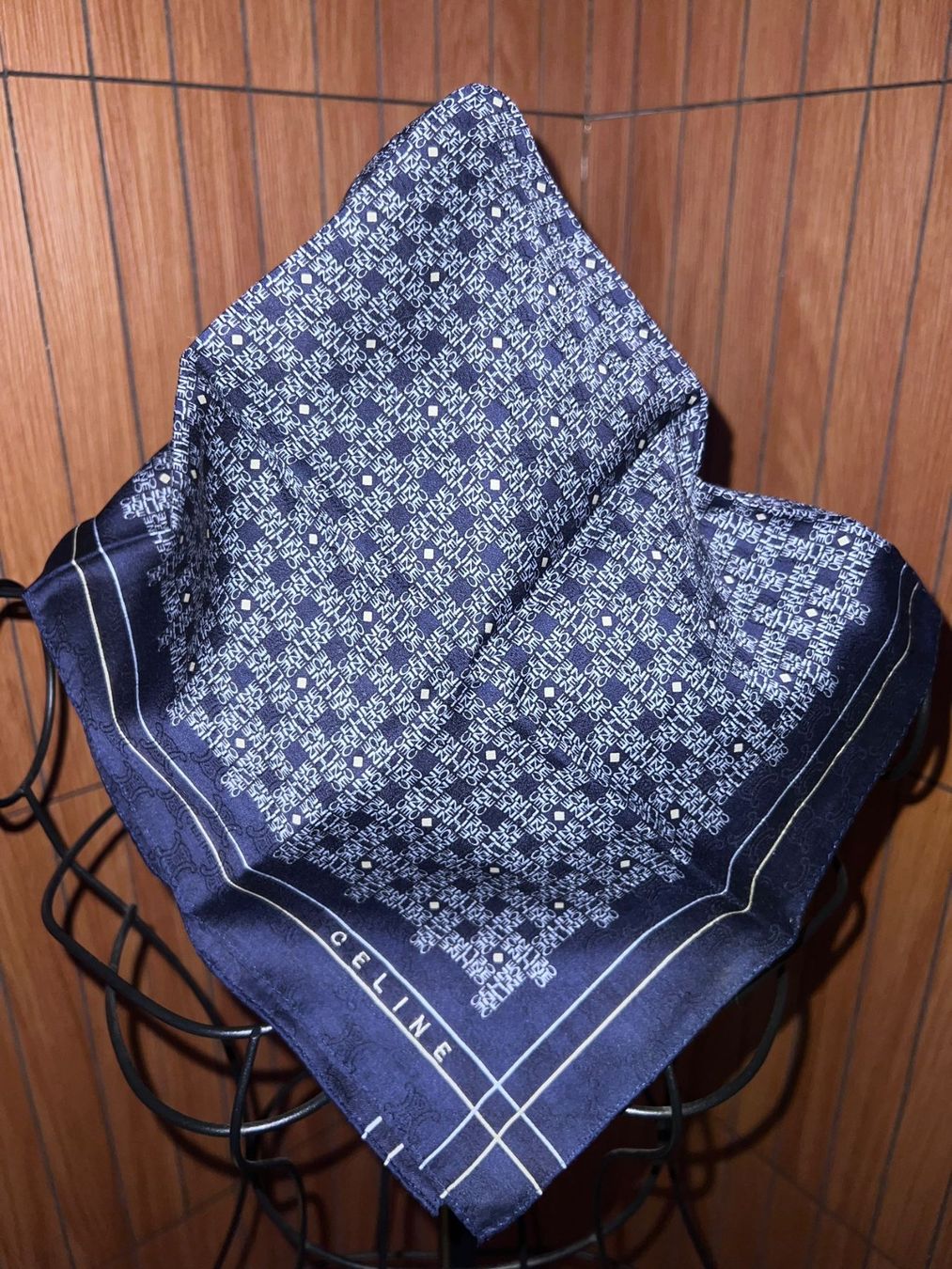Celine Foulard & Sciarpe: Céline – Vintage Monogram Baumwolltuch – Nuovo (secondo la descrizione) da Winterthur venduto da Dejv 1