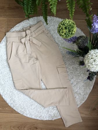Trendige Mädchenhose mit Bindegürtel, beige, Gr. 122 *NEU