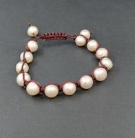 Armband mit Perlen
