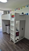 Hochbett mit Schreibtisch und Schrank