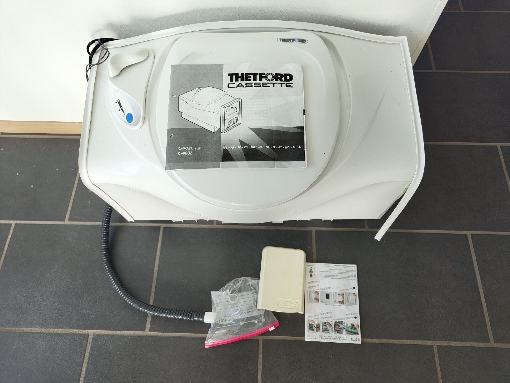 Thetford WC: Thetford C402C/X oder C403L Kassettentoilette – Gebraucht aus St. Urban von Schwiziell