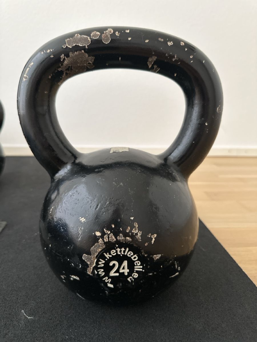 Wasserkocher: Kettlebell 24 kg schwarz – Gebraucht aus Allschwil von MB4123