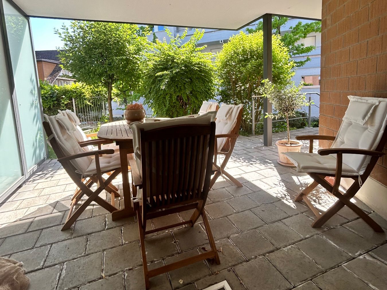 Set di tavolo e panche: Gartentisch mit 6 Stühlen – Usato da Baar venduto da Arizona17 1