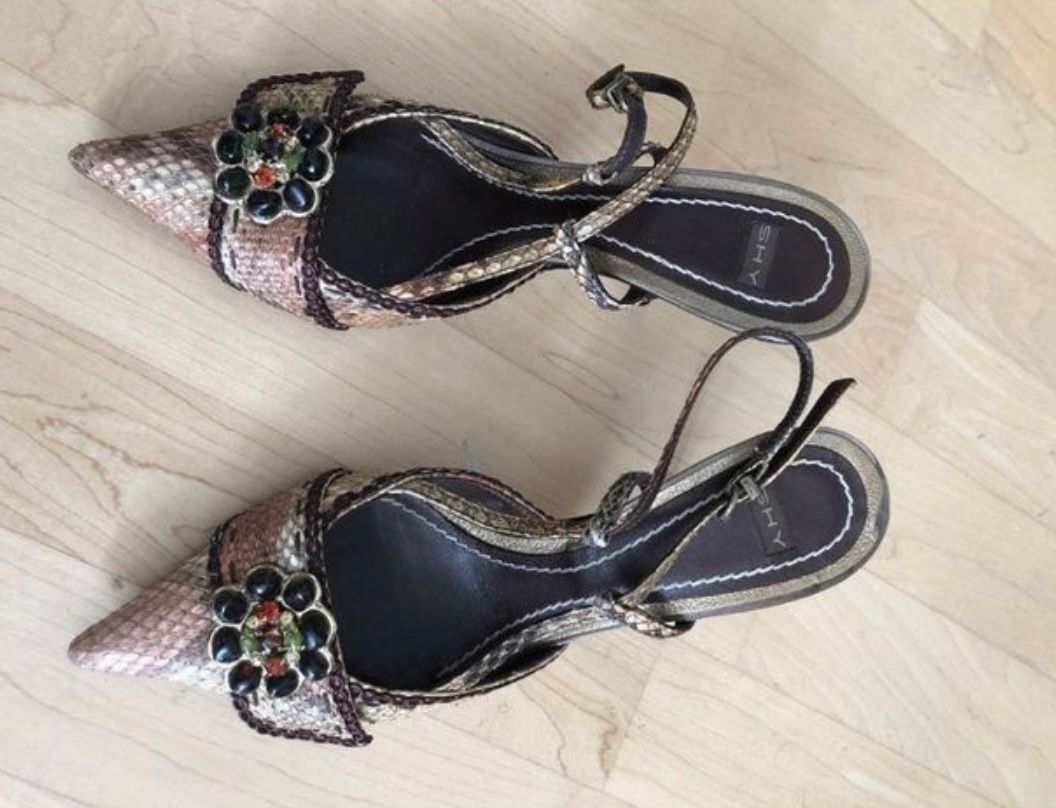 Scarpe da donna: Shy sandalen NP 599 – Usato da Schöfflisdorf venduto da Bling_it_on