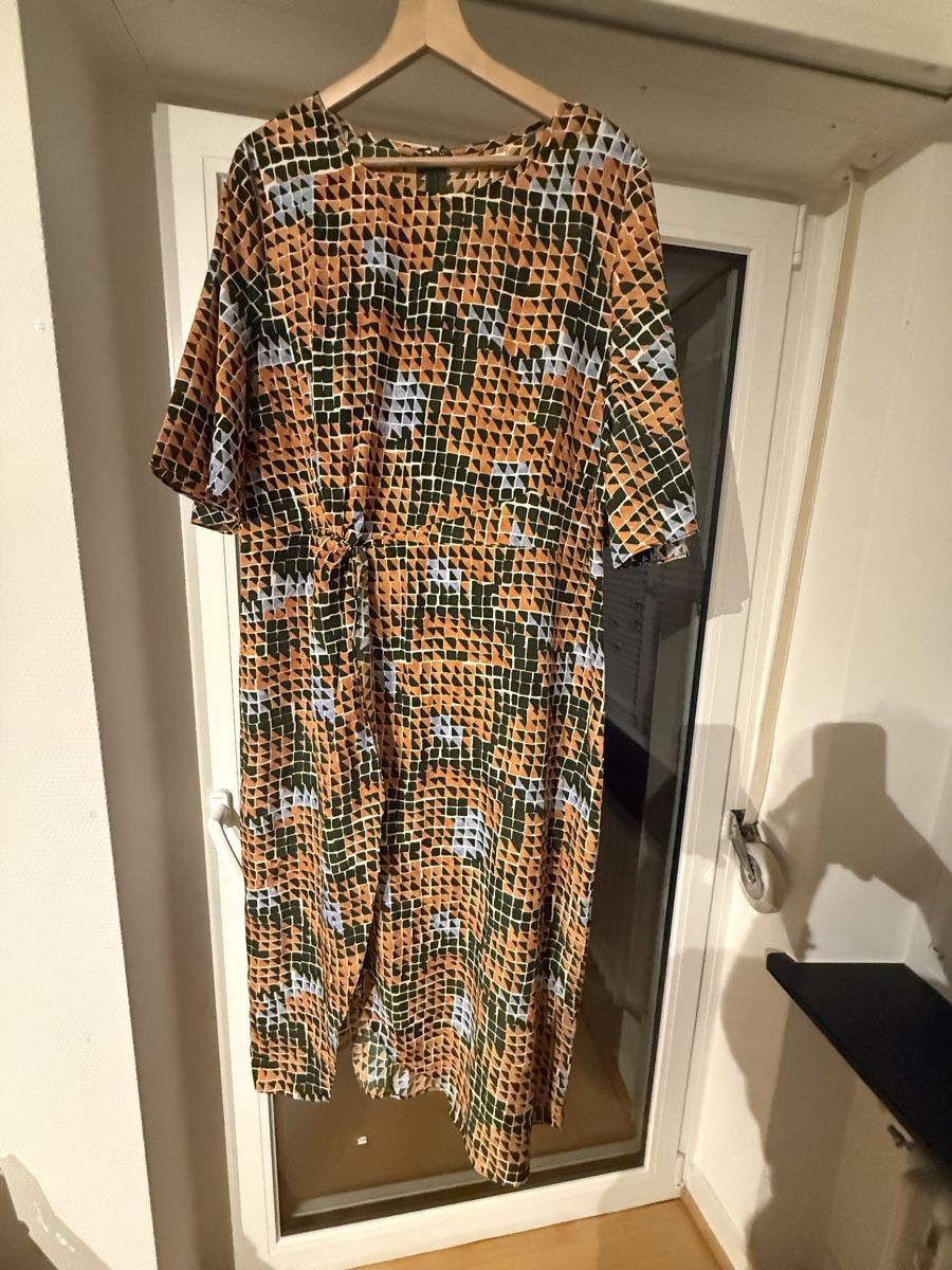 Vestiti: Grafisches Kleid, GR 46/48 – Nuovo (secondo la descrizione) da Basel venduto da rara1989
