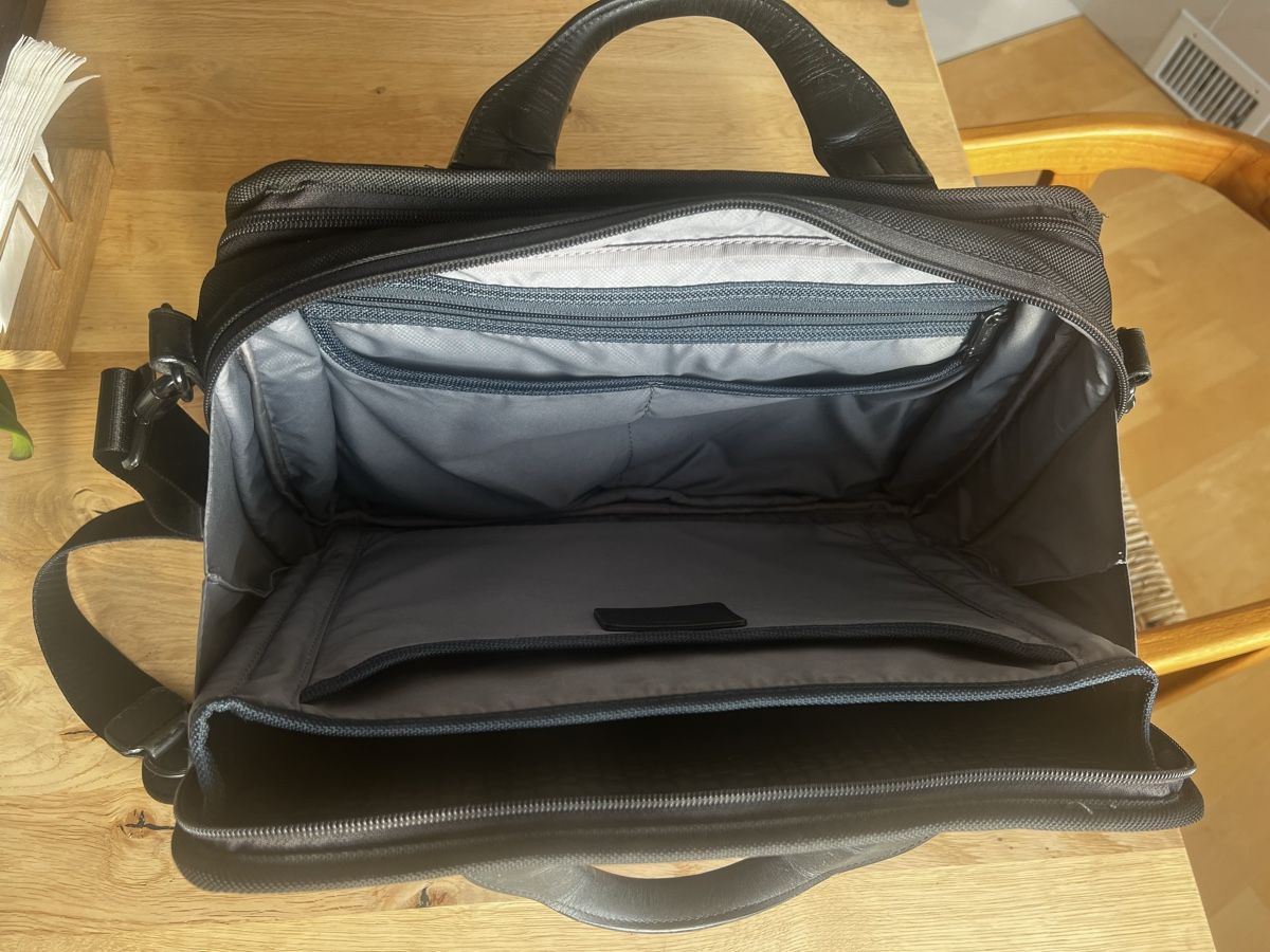 Tumi Valises & Sacs: Tumi Alpha III Laptop Briefcase – D'occasion à Herrliberg par derekvb 2