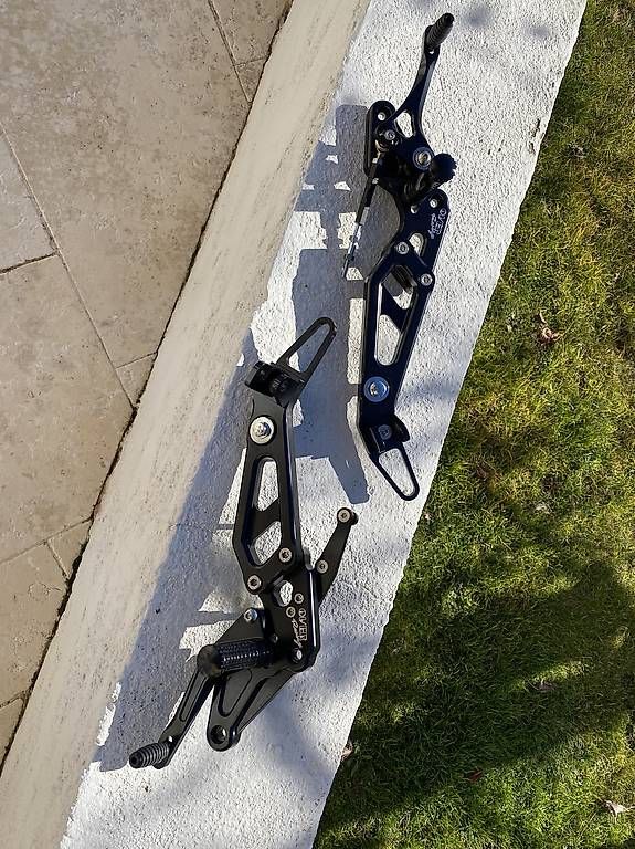 Alle Motorradersatzteile: Pièces neuves à débarrasser – Gebraucht aus Gilly von CBJB 3
