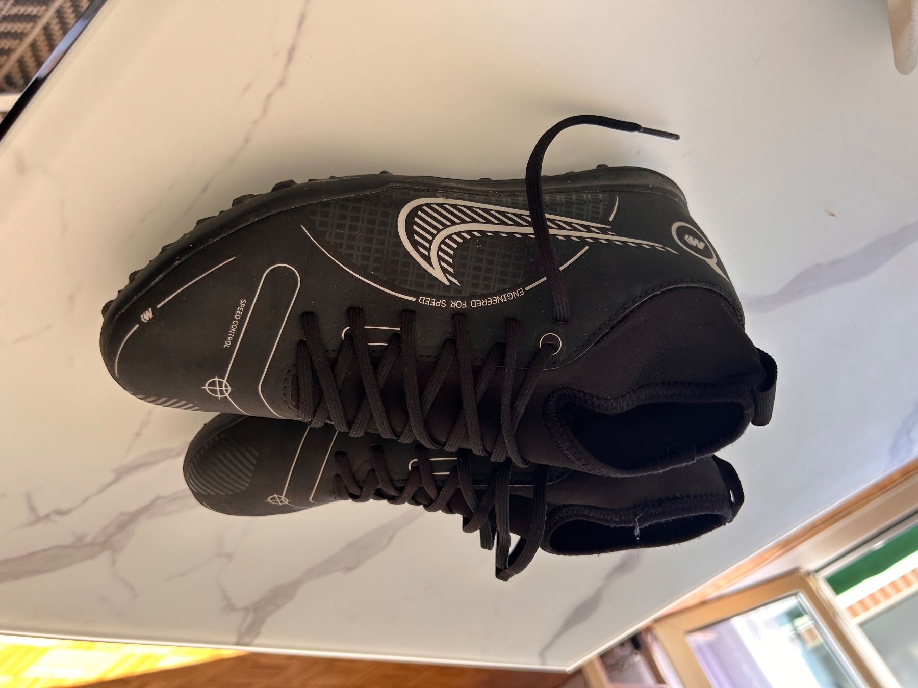 Nike Scarpe da uomo: Chaussures de football Nike – Usato da Sierre venduto da art_wqf9 2