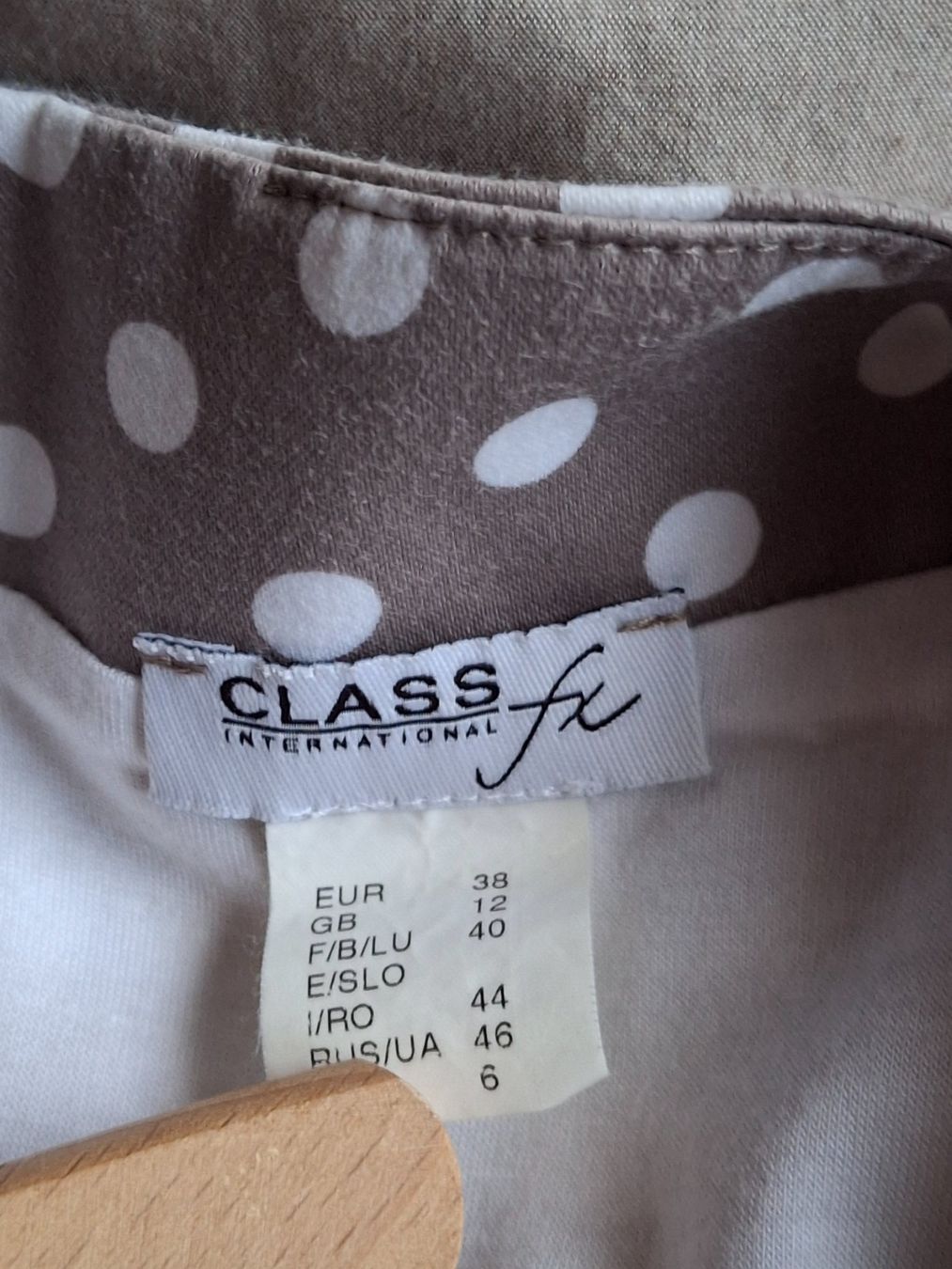 Kleider: Robe grise avec pois blancs 97% coton taille 38 marque Class – Gebraucht aus Villiers von san_jn5w 4
