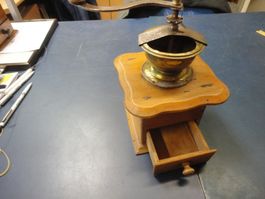 Antike Kaffeemühle aus Holz, Handmühle, Rarität!