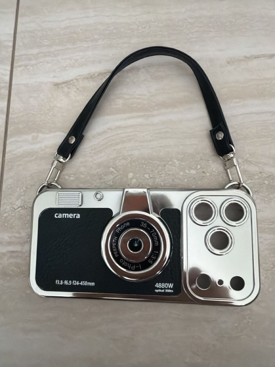 Apple Cover & Protezioni schermo: Retro Camera iPhone 17 ProCase with Strap - Stylish & Secure – Nuovo e nell'imballaggio originale da Paradiso venduto da Ixaya.studio