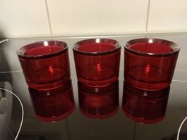 3 kleine dunkelrote Windlichter