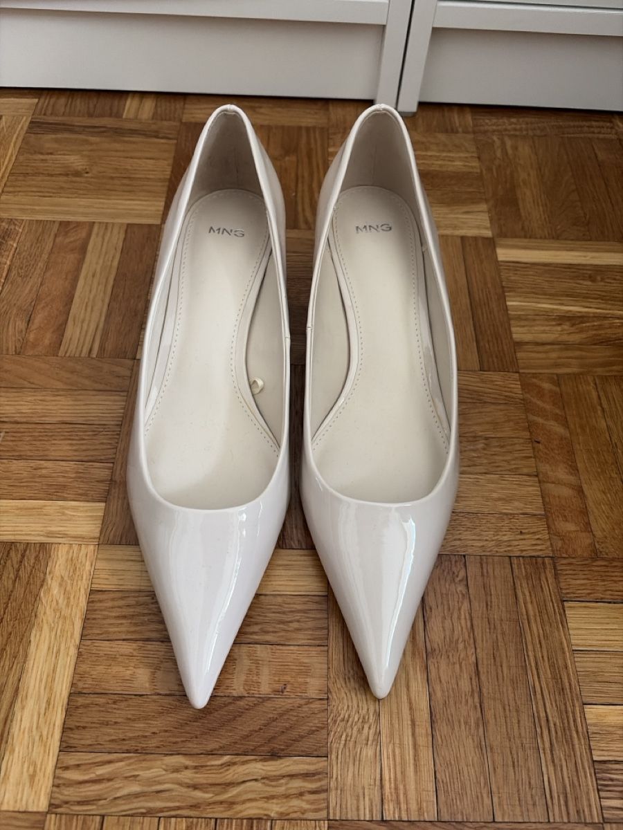 Scarpe da donna: Escarpins vernis Mango blancs 39 neufs – Nuovo e nell'imballaggio originale da Renens VD venduto da sar_bwz5
