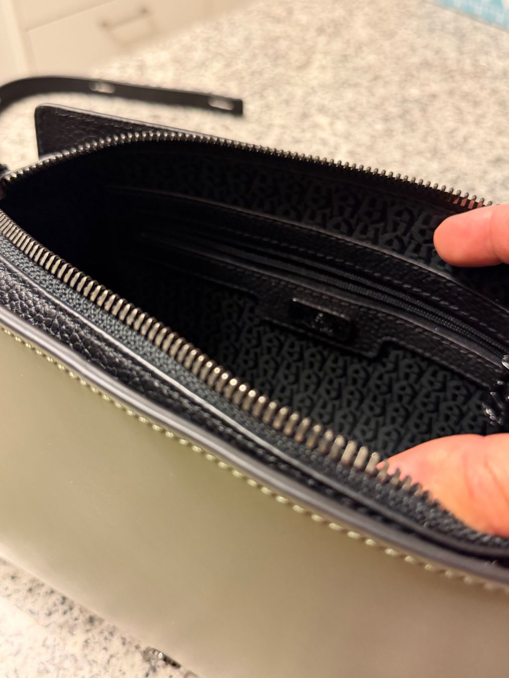 Aigner Sacs femmes: AIGNER Valeria, 24x15x11cm – D'occasion à Kilchberg ZH par Shu01 9