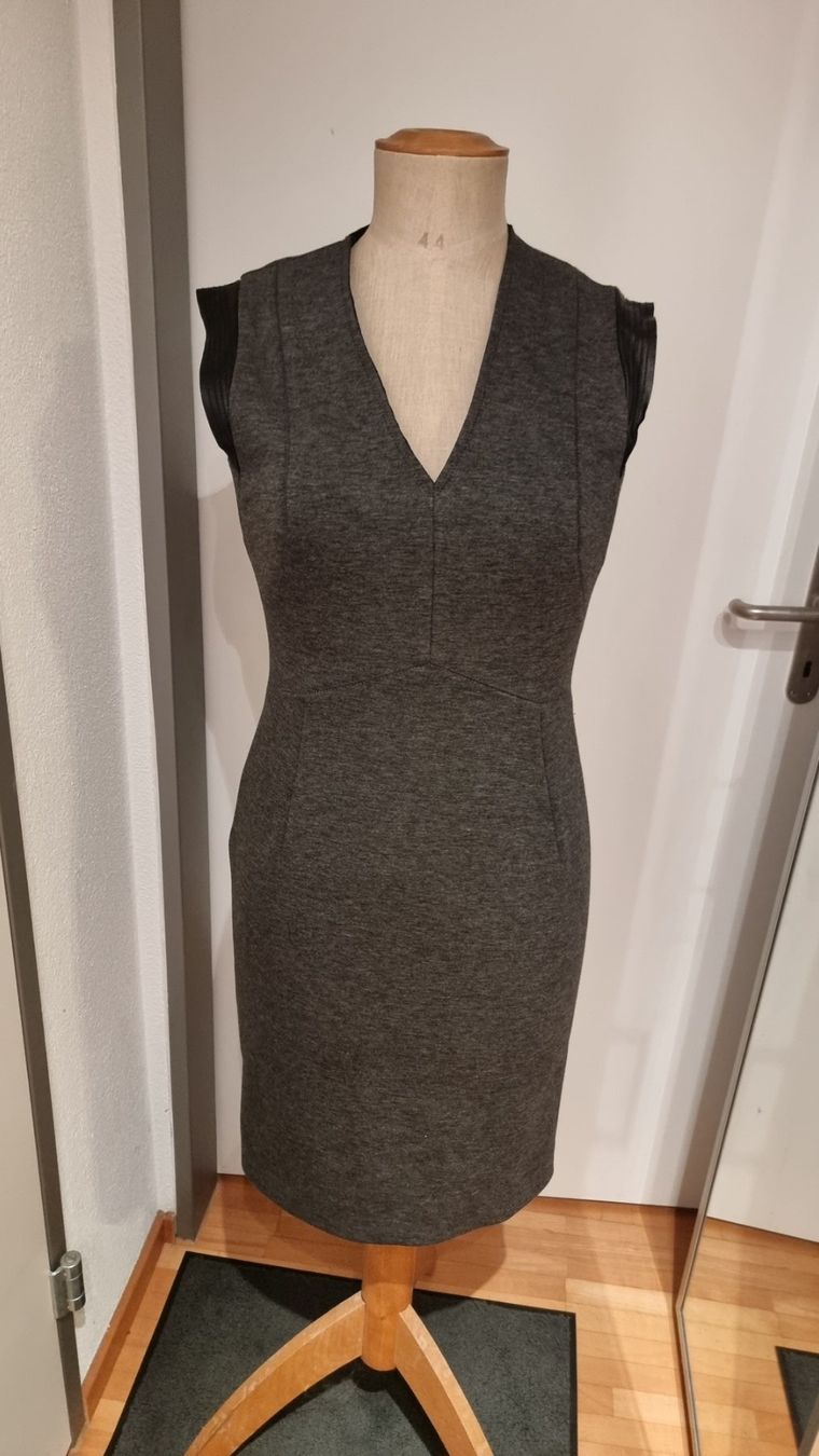 Sandro Vestiti: Sandro Kleid – Nuovo (secondo la descrizione) da Riedikon venduto da Winter21. 1