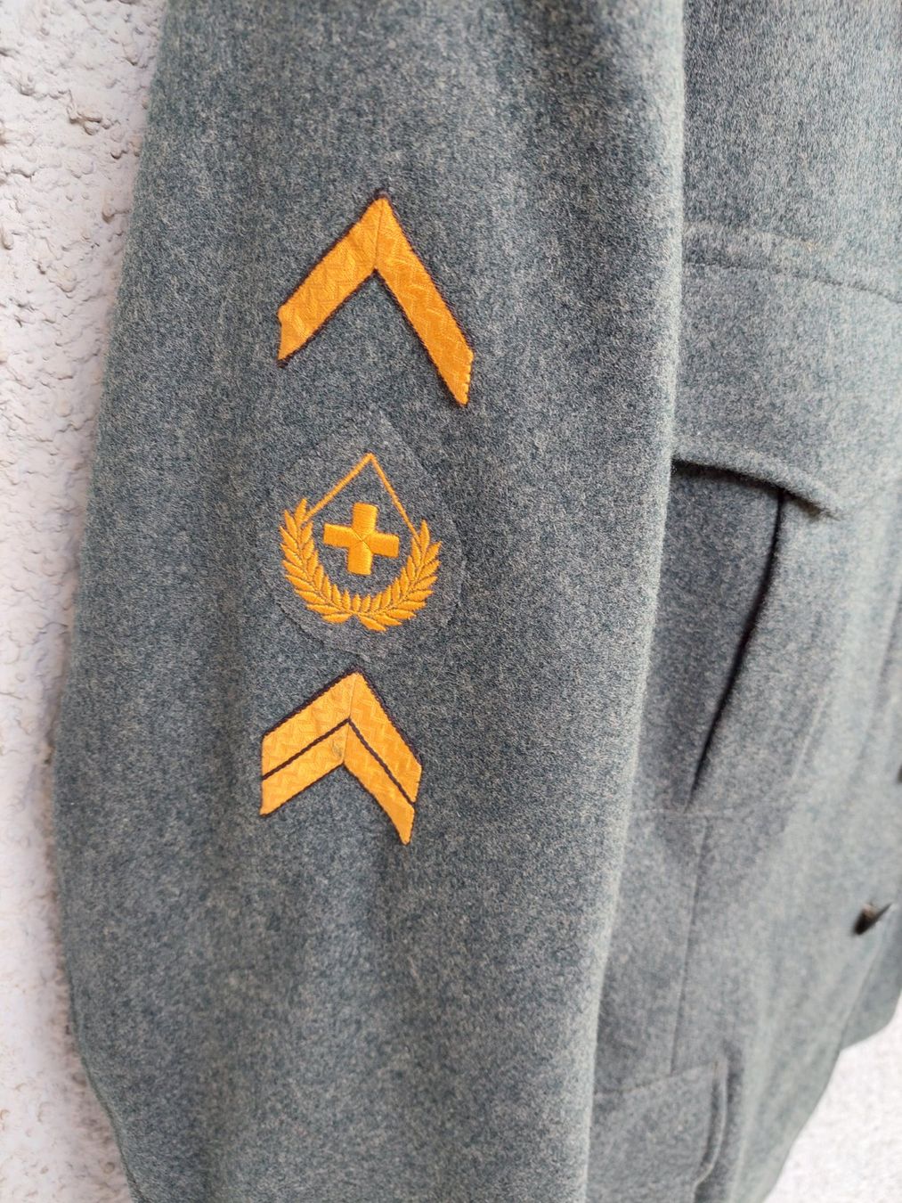 Schweizer Armee Uniformi: Uniform Armee Schweiz Oberteil mit Hose – Usato da Obfelden venduto da Foto_Bild_Kunst_Buch 2
