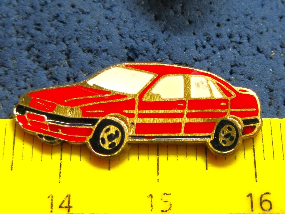 Fiat Plaketten & Abzeichen: FIAT TEMPRA AUTO PIN GLASIERT ROT mit SECURITY-CLIP KLEIN – Gebraucht aus Ettingen von Hausi4711 1