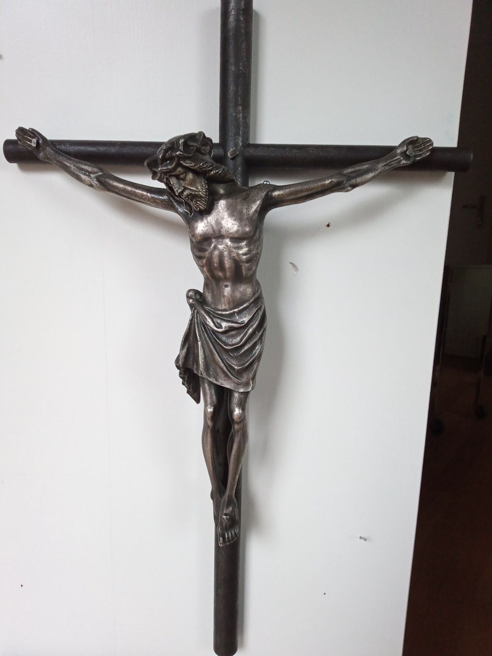 Statuette: Schweres Eisen Kruzifix – Usato da Zürich venduto da edi_c2m6 2