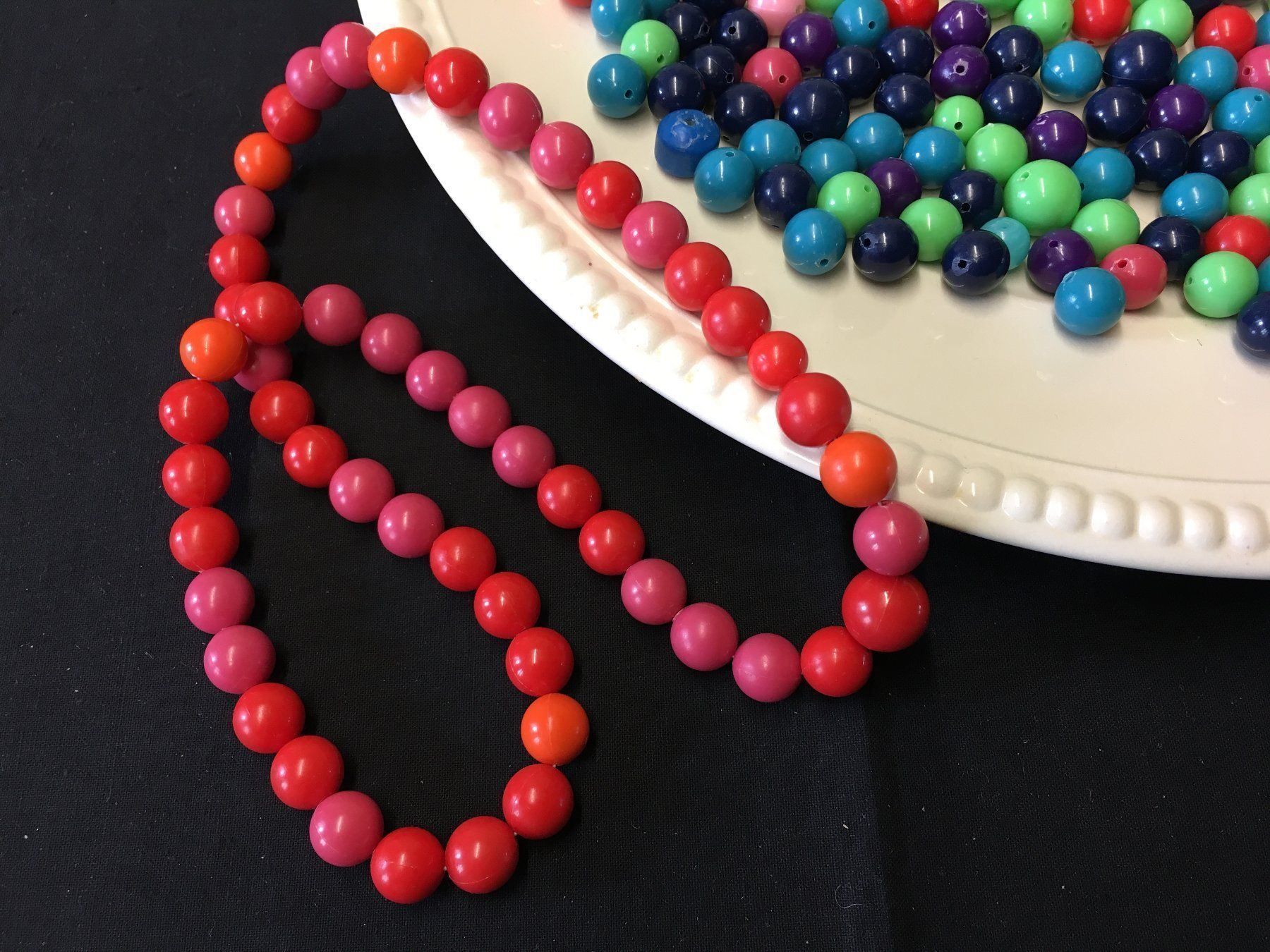 Perles (synthétiques): Kunststoff Perlen / Beads, ca. 435 gr. – D'occasion à Schaffhausen par sparzone 3