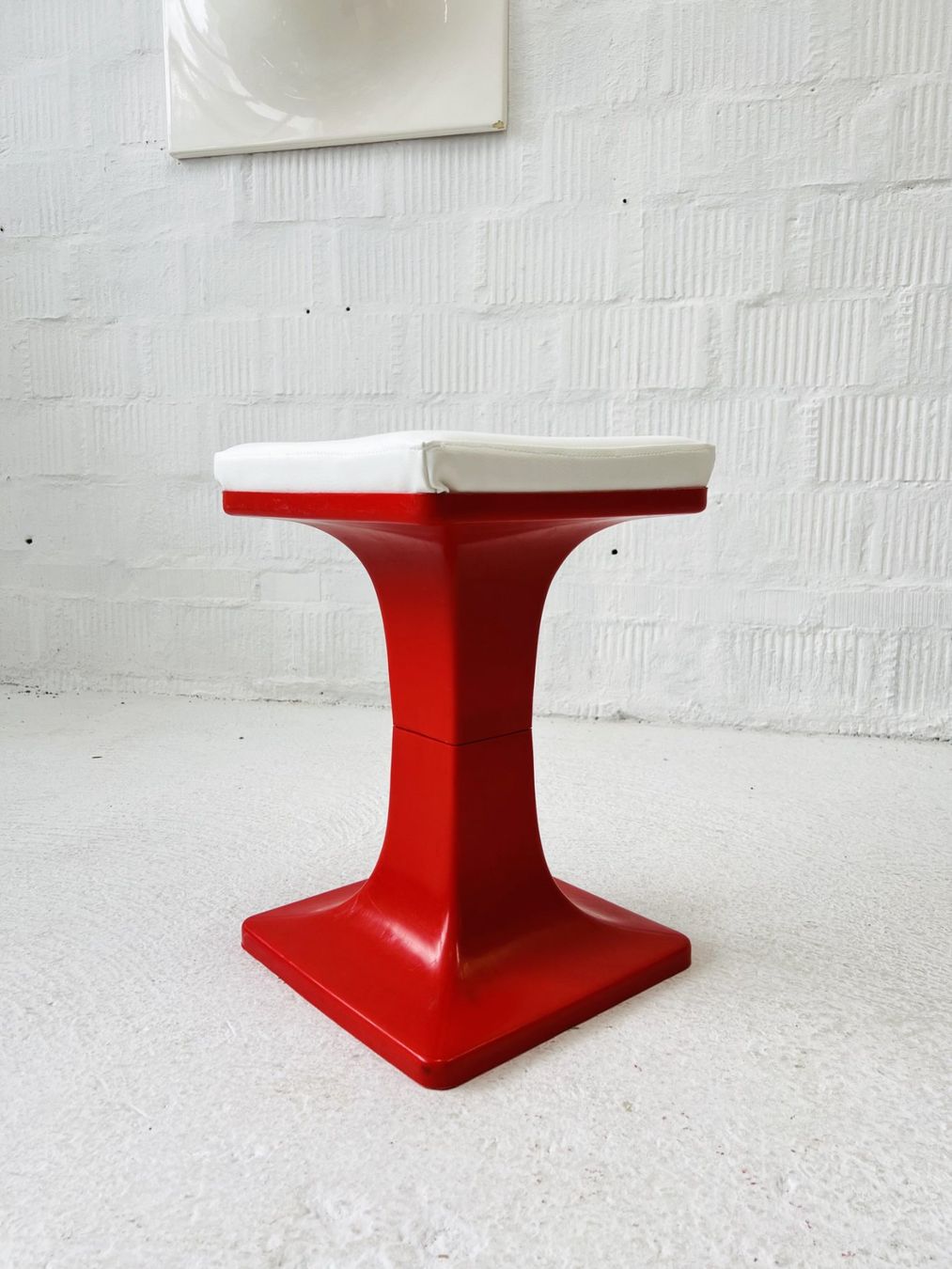 Sgabelli: Midcentury Hocker - Plastik – Usato da Walzenhausen venduto da stilvollwohnen