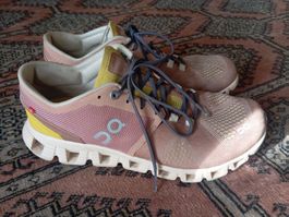 ON Laufschuhe Cloudswift Damen Grösse 40,5 guter Zustand