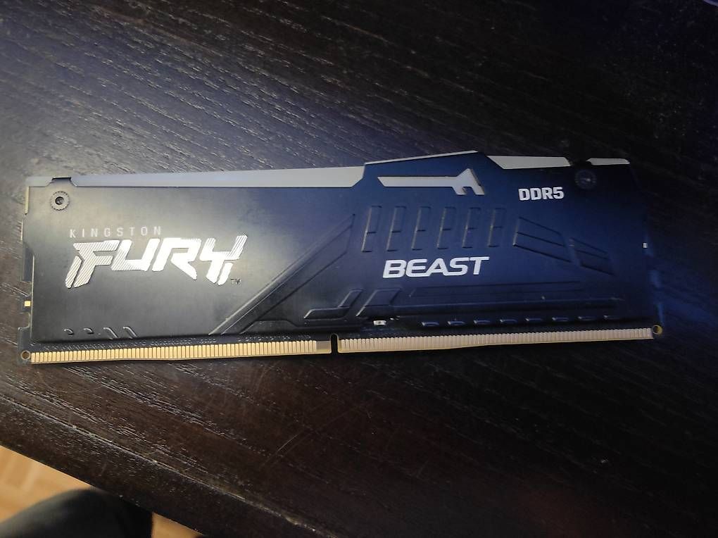 Componenti elettronici: Ddr5 kingston rgb 1x16go  – Usato da Renens VD venduto da fch_69ks