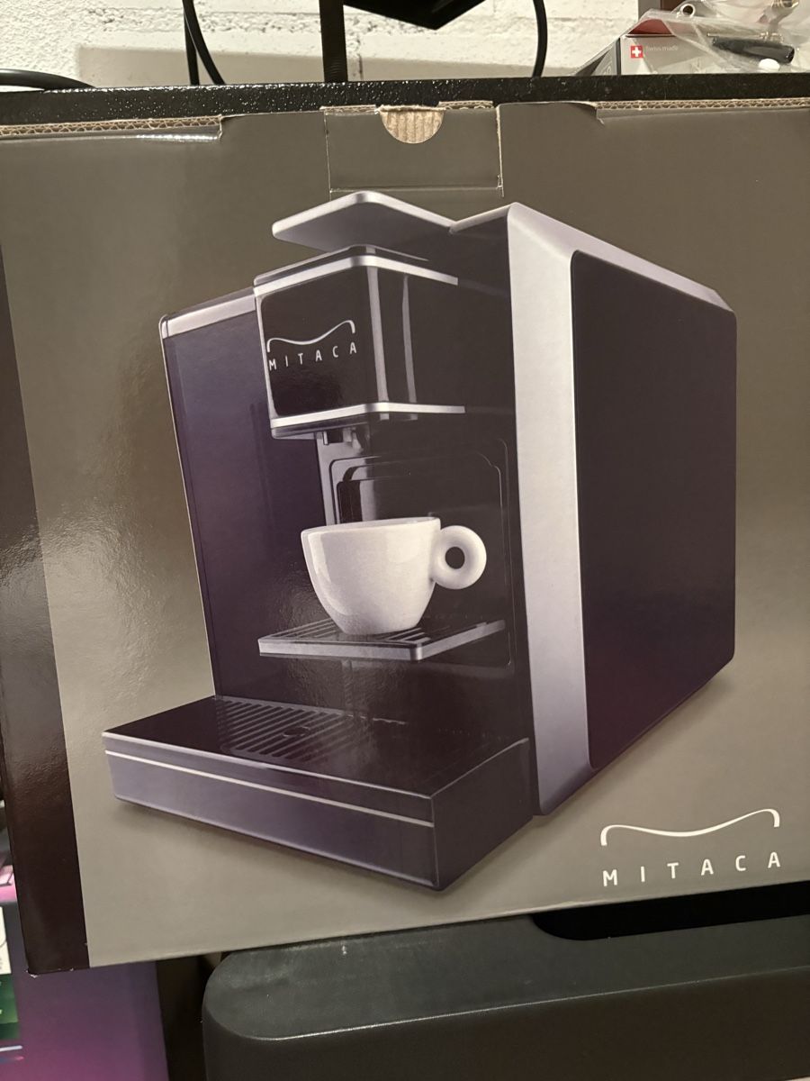 Macchine per caffè & Macchine per espresso: Kaffeemaschine Mitaca Kapselsystem schwarz neuwertig – Nuovo e nell'imballaggio originale da Möhlin venduto da Yvi7510