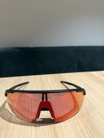 Sportbrille schwarz mit orangefarbenen Gläsern neuwertig