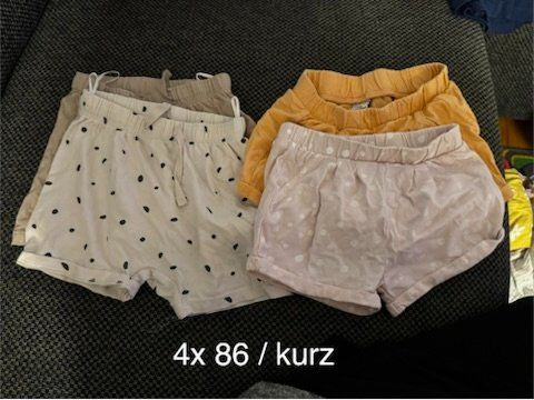 Lotti & Set di vestiti: XXL - Kinder Kleiderpaket mit 36 Teilen – Usato da Winterthur venduto da ForsterF 2