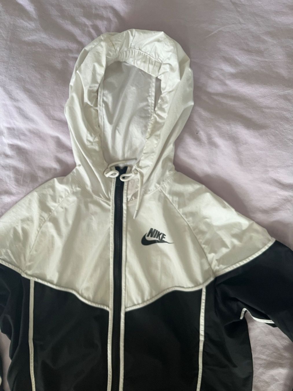 Nike Giacche: Veste coupe-vent Nike noir et blanc – Usato da Court venduto da Style_ambre 1