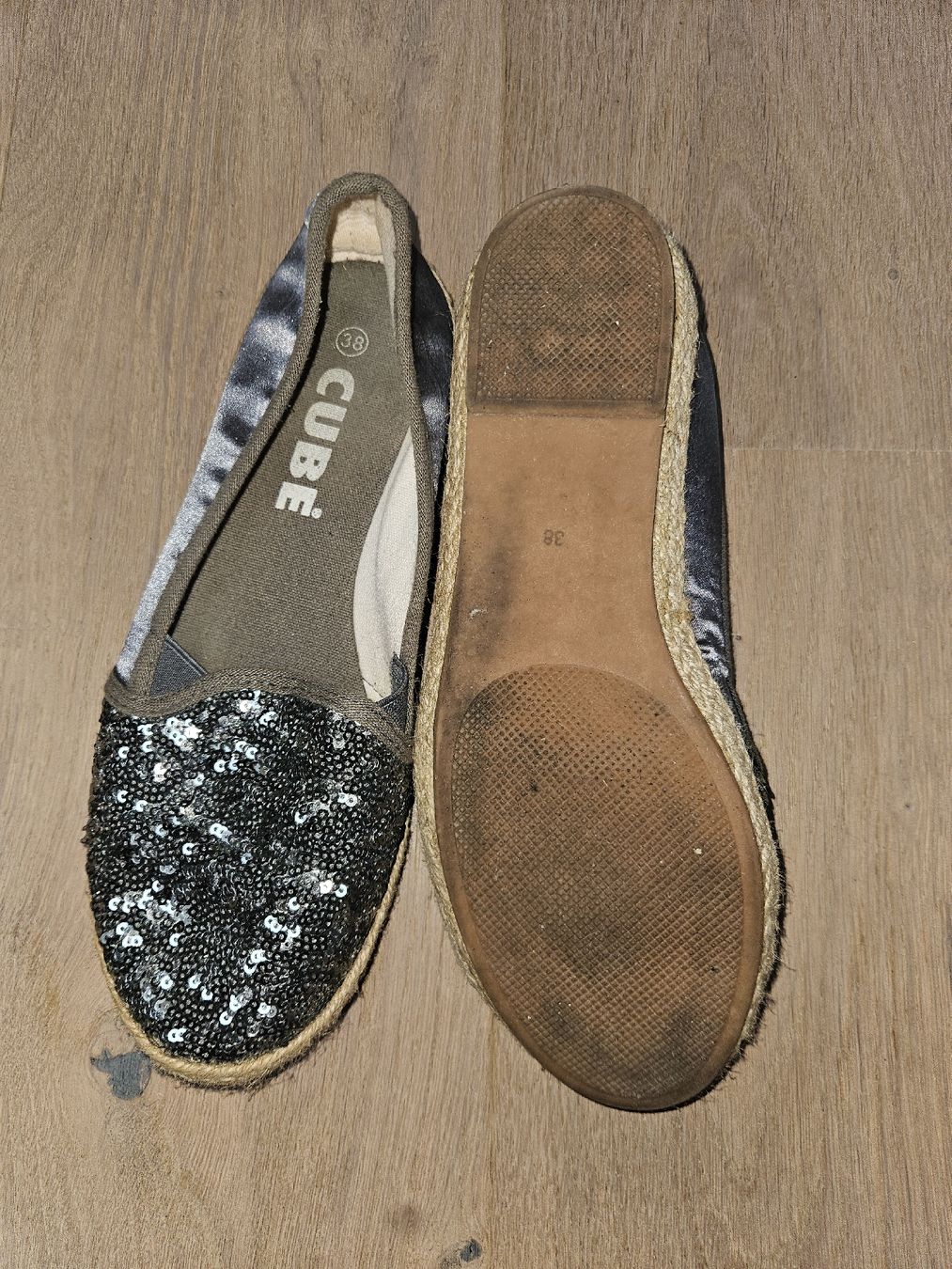 Cube Scarpe da donna: Cube Espadrilles, Size 38, Grey Sequin - Summer Flats! – Usato da Appenzell venduto da Thename___ 2
