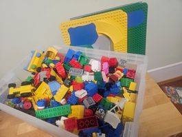 Riesen Kiste Duplo LEGO mit mehreren Legoplatten