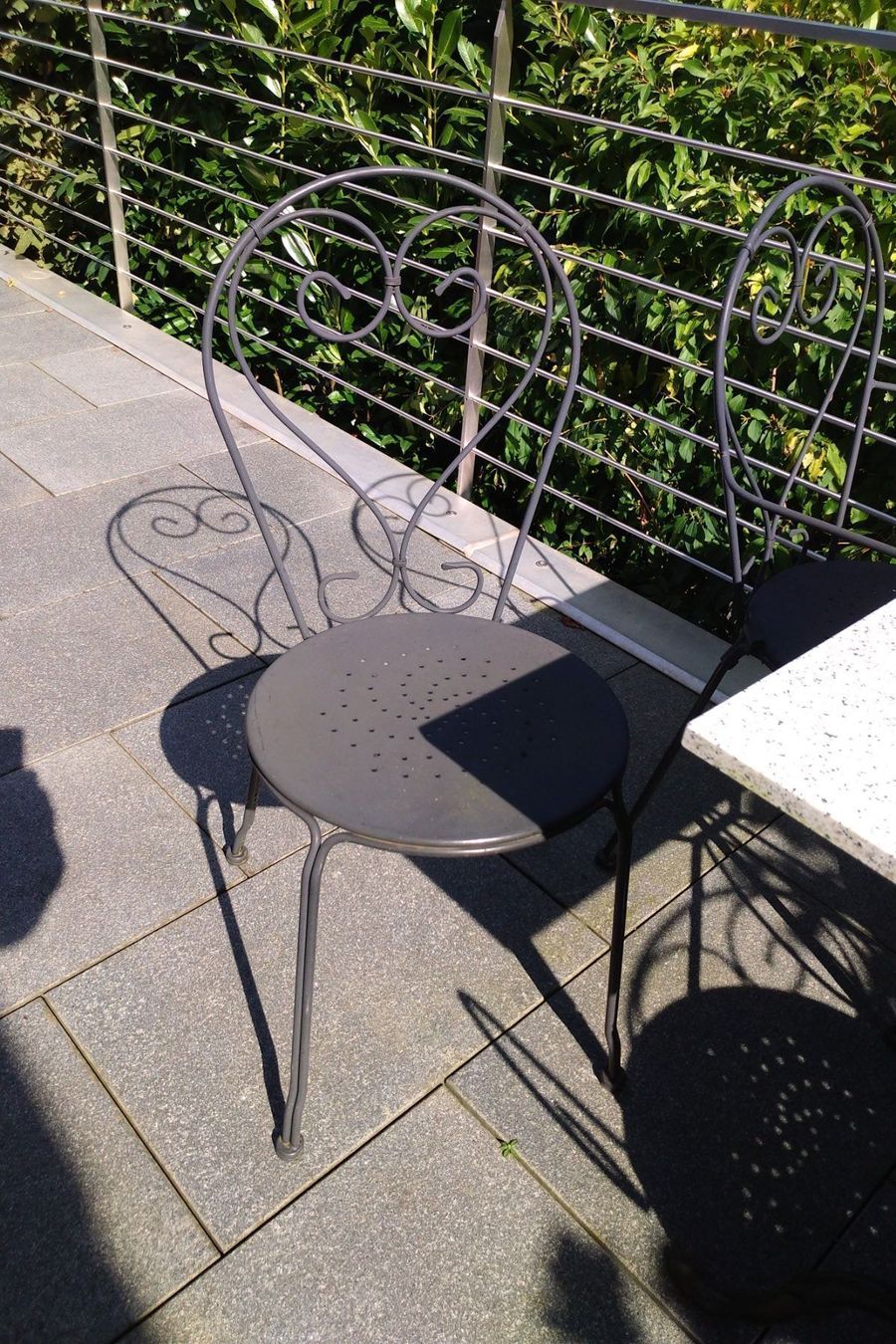 Tables: Bistrotisch aus Marmor mit Stuehlen – D'occasion à Altendorf par Schmalbrust 5